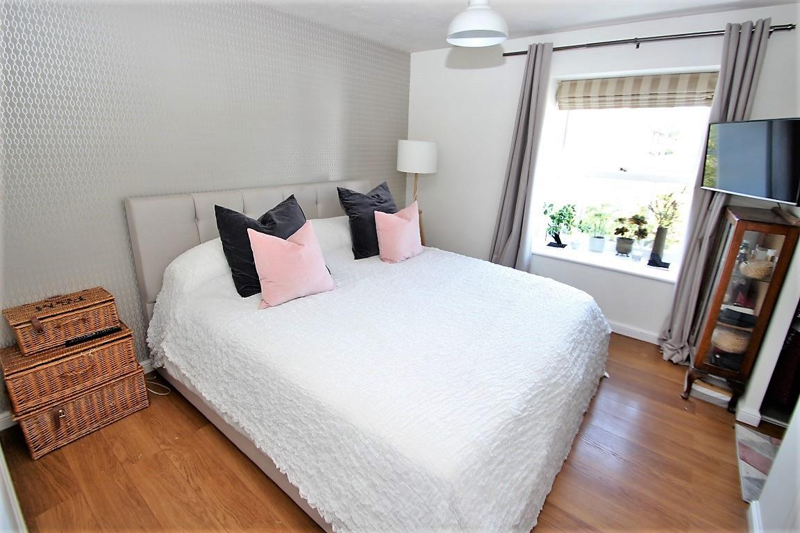 Trenthams Close, Purley On Thames, Reading